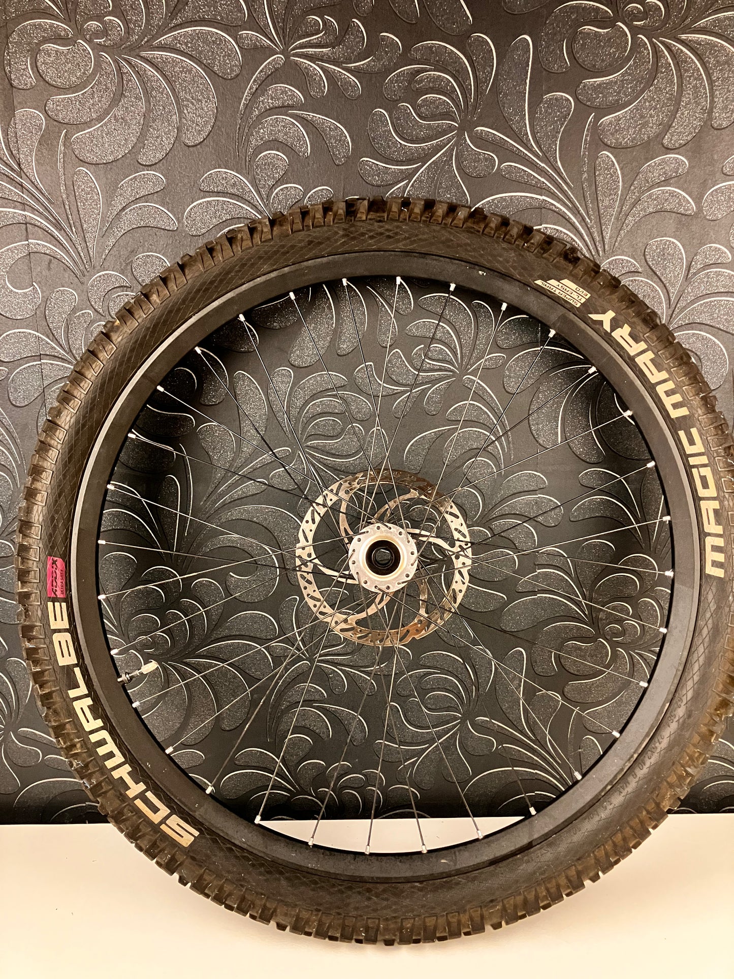 Koło przednie 27.5” piasta Tune 15x100 + obręcz DT Swiss + opona Schwalbe