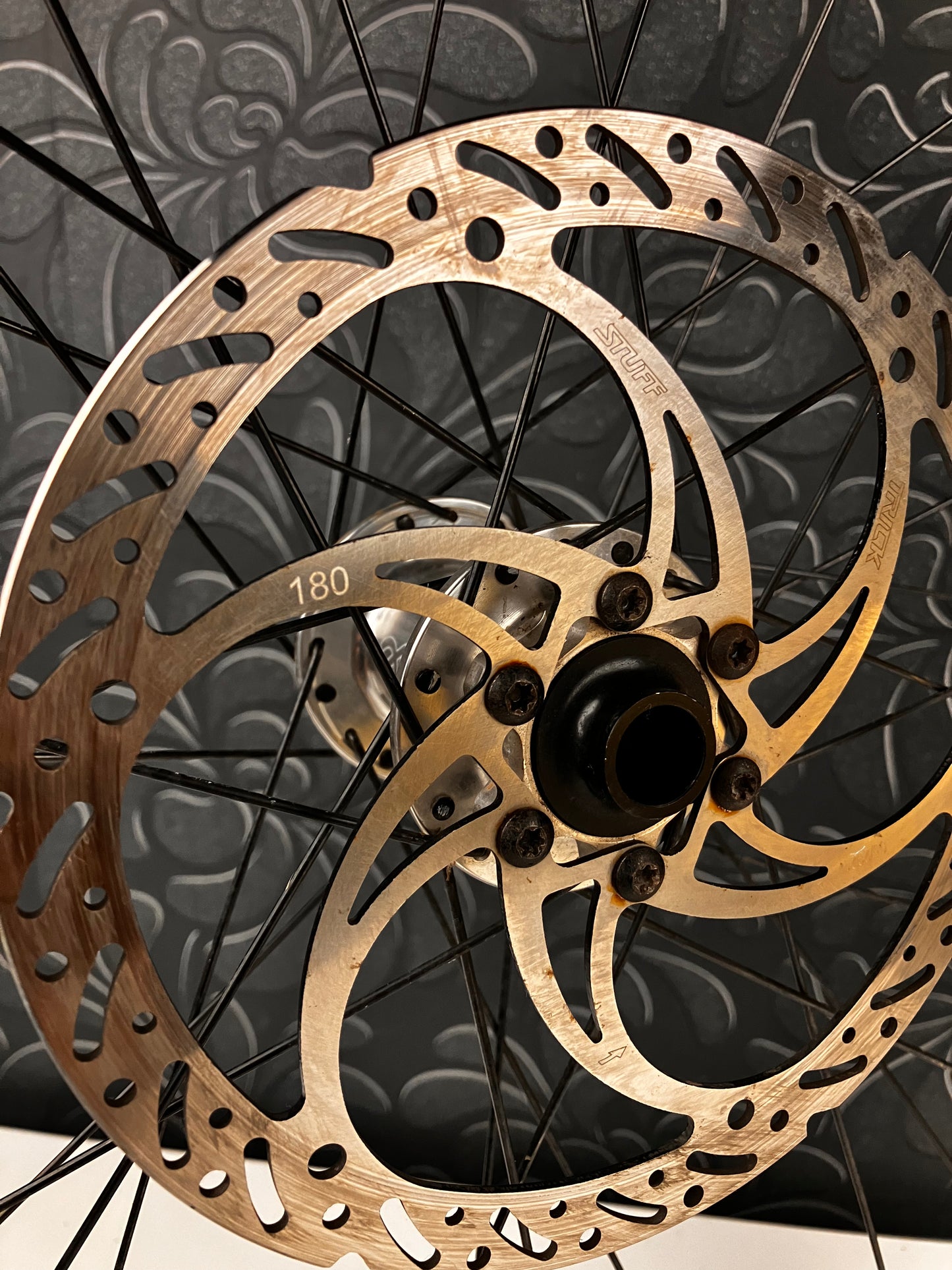 Koło przednie 27.5” piasta Tune 15x100 + obręcz DT Swiss + opona Schwalbe